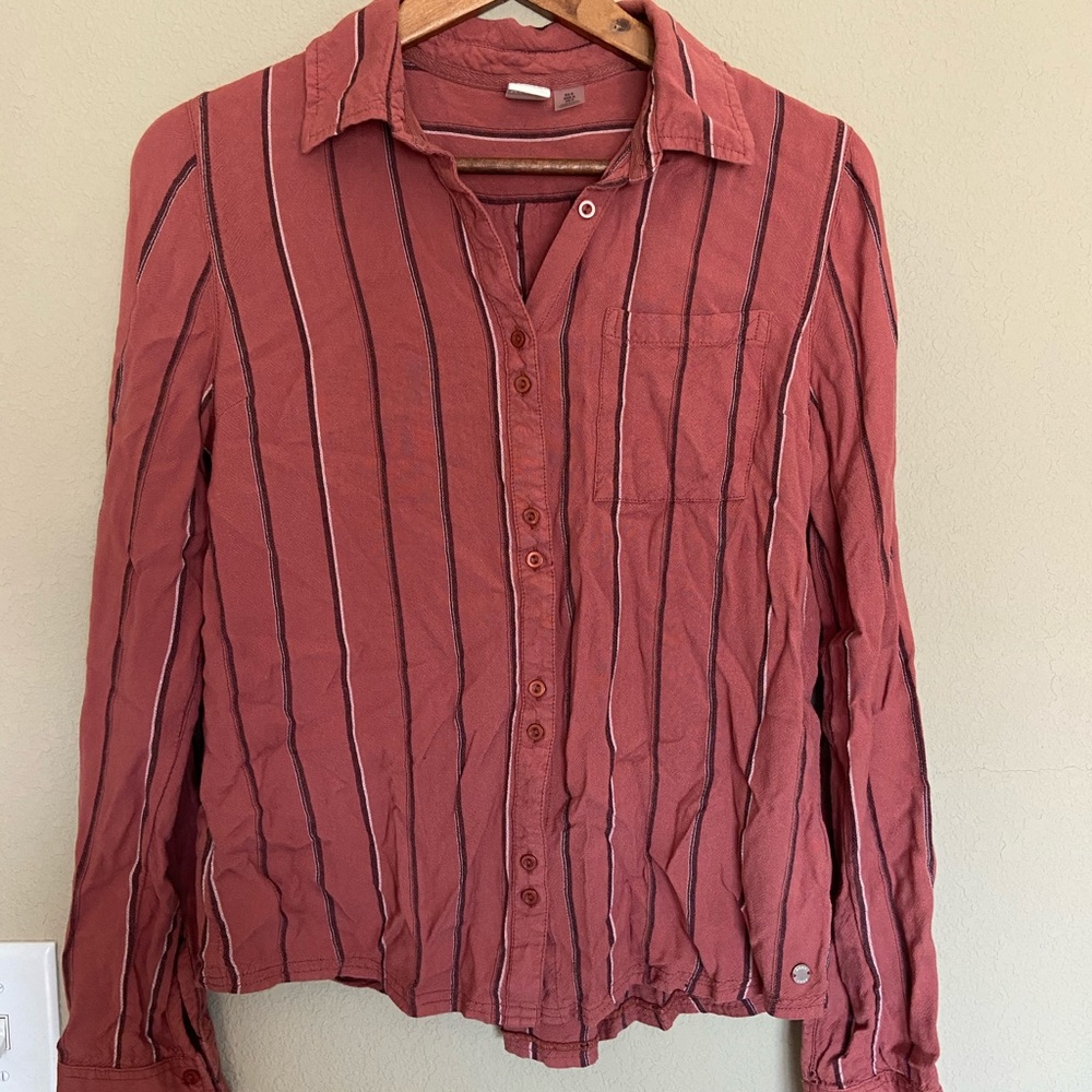 Roxy mauve button up top